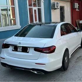 Mersedes Maybach 212