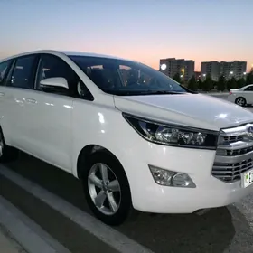 Toyota Innova 2021