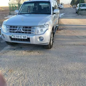 Mitsubishi Pajero 2010