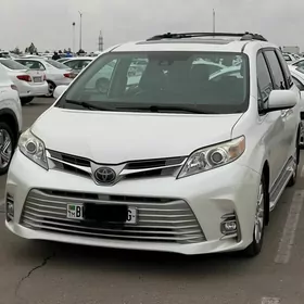 Toyota Sienna 2019