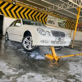 Mercedes-Benz E320 2005