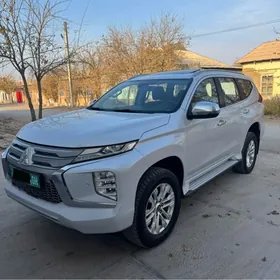 Mitsubishi Pajero 2020