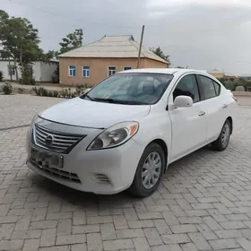 Nissan Versa 2013