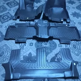 Fort ex Eksplorer.   Polik