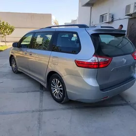 Toyota Sienna 2019