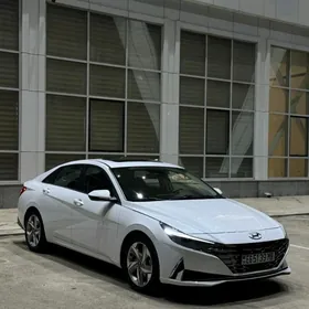 Hyundai Elantra 2022