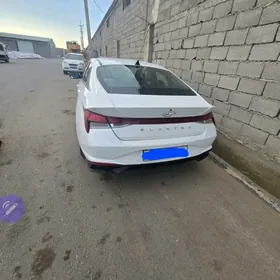 Hyundai Elantra 2021