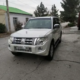 Mitsubishi Pajero 2013