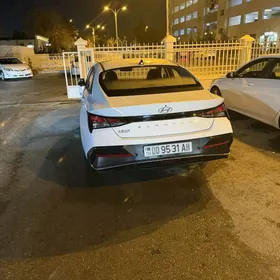 Hyundai Elantra 2025