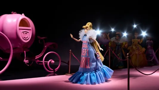 Viktor & Rolf создали коллекционную куклу Золушки к 75-летию мультфильма Disney