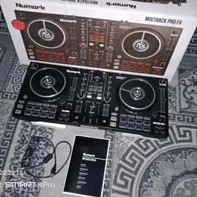 Numark MIXTRACK PRO FX