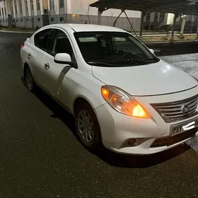 Nissan Versa 2013