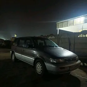 Mitsubishi Chariot 1992