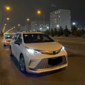 Toyota Sienna 2023