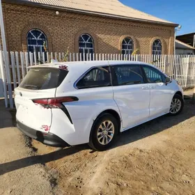 Toyota Sienna 2022