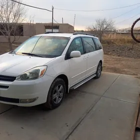 Toyota Sienna 2004