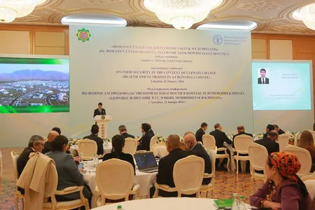 Aşgabatdaky forumda howanyň üýtgemegi şertlerinde saglyk we iýmitleniş meseleleri maslahatlaşyldy