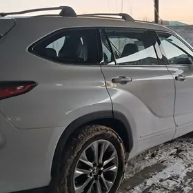 Toyota Highlander 2022