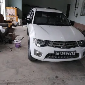 Mitsubishi L200 2014