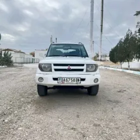 Mitsubishi Pajero 1999
