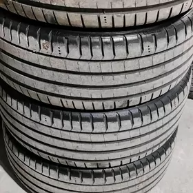 235 45 18 Mishelin 22Ý