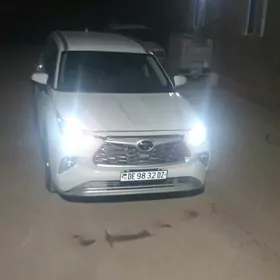 Toyota Highlander 2021