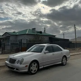 Mercedes-Benz E320 2001