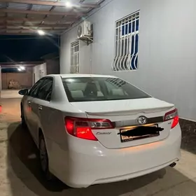 Toyota Camry 2014