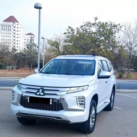 Mitsubishi Pajero 2020