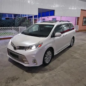 Toyota Sienna 2018