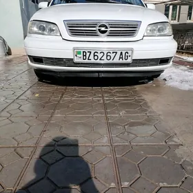 Opel Omega 2001
