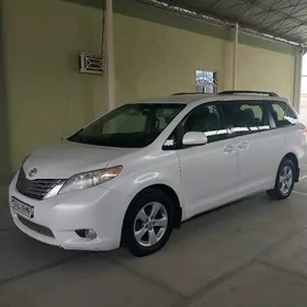 Toyota Sienna 2011