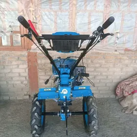 Ýer sürýän Matorçik