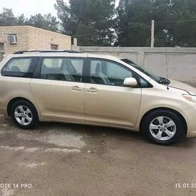 Toyota Sienna 2011