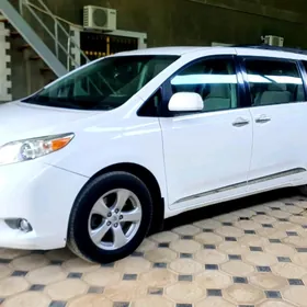 Toyota Sienna 2010