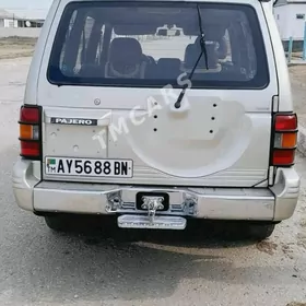 Mitsubishi Pajero 1992