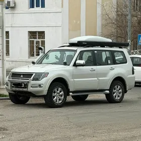 Mitsubishi Pajero 2014