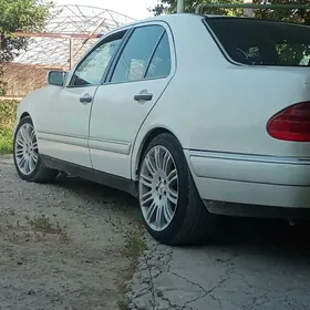 Mercedes-Benz E320 1997