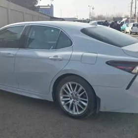 Toyota Camry 2024