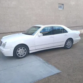 Mercedes-Benz E320 2000