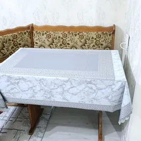 Угловой столик