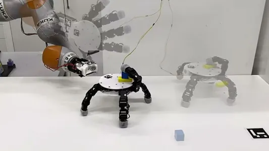 Robot el dyrmaşyp we elýeterden uzakdaky zatlary gapjap alyp bilýär
