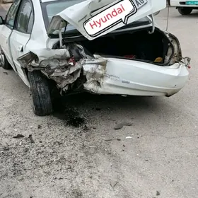 Hyundai Elantra 2003