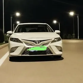 Toyota Camry 2018