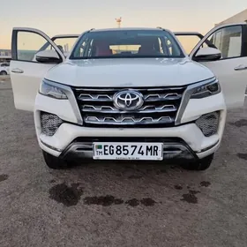 Toyota Fortuner 2022