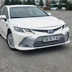 Toyota Camry Hybrid 2021