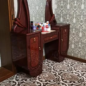 Aýna ýüz görünýan