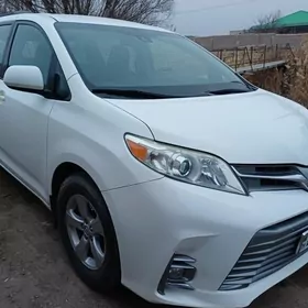 Toyota Sienna 2019