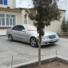 Mercedes-Benz E320 2003