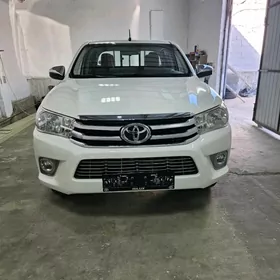 Toyota Hilux 2024